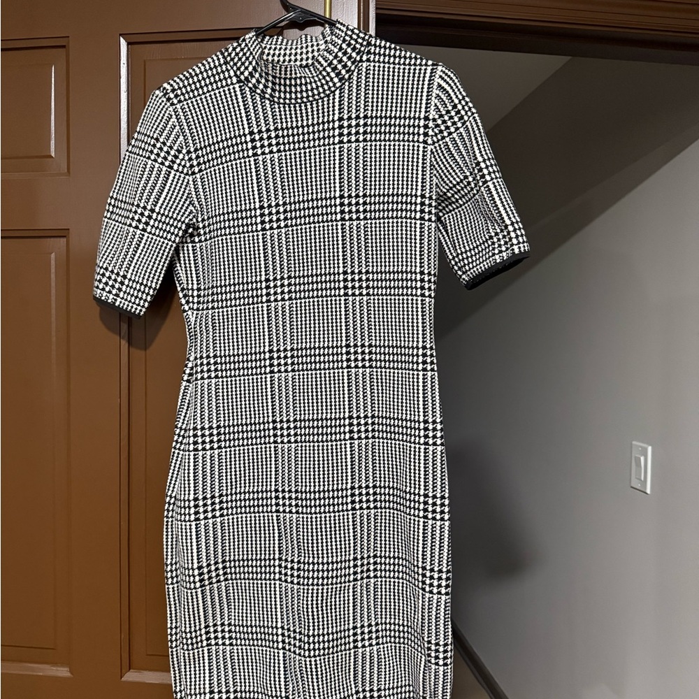 Chaps Monochrome Checkered Long Sleeve Dress